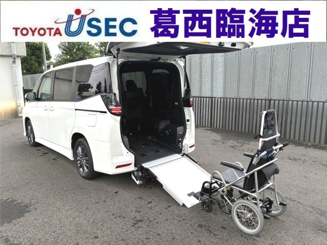 Toyota Voxy 1