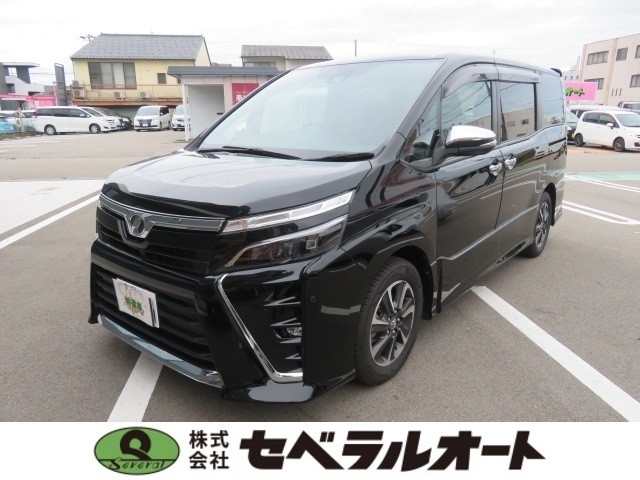 Toyota Voxy 1