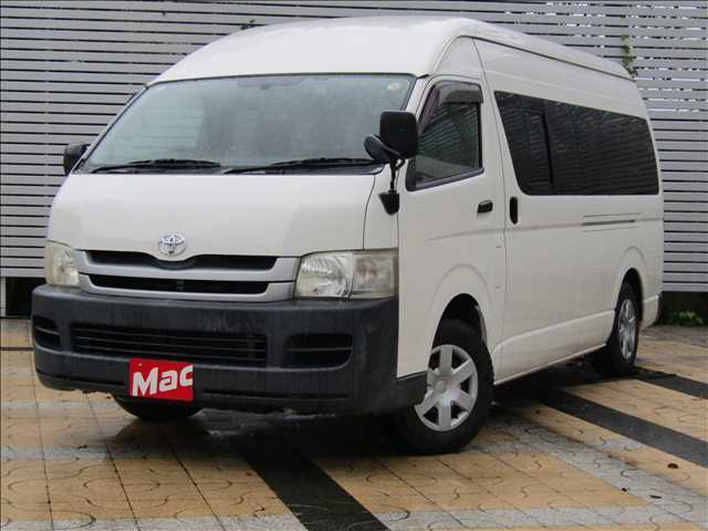 Toyota Hiace Commuter 1