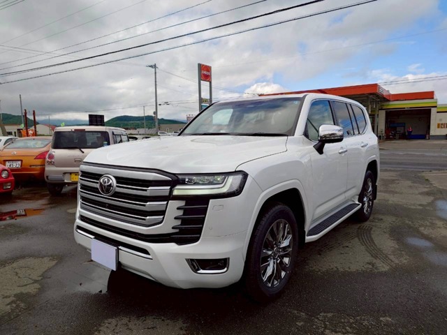 Toyota Land Cruiser 300 2