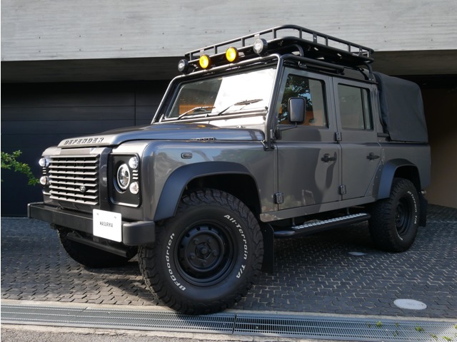 Land Rover Defender 1