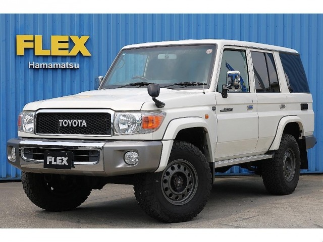 Toyota Land Cruiser 70 2