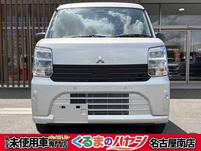 Mitsubishi Minicab Van 1