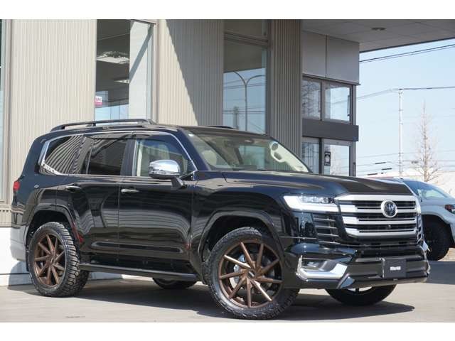 Toyota Land Cruiser 300 2