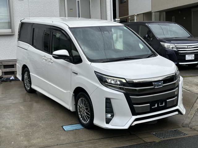 Toyota Noah 1