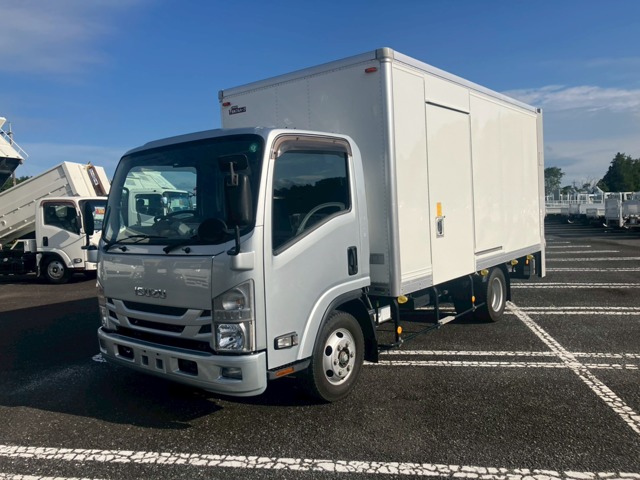 2021 Isuzu Elf