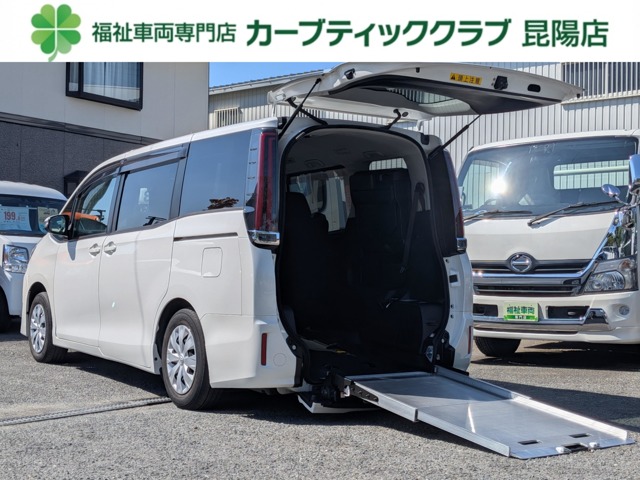 Toyota Noah 1