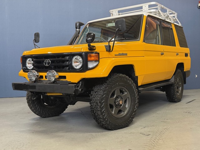 Toyota Land Cruiser 70 2