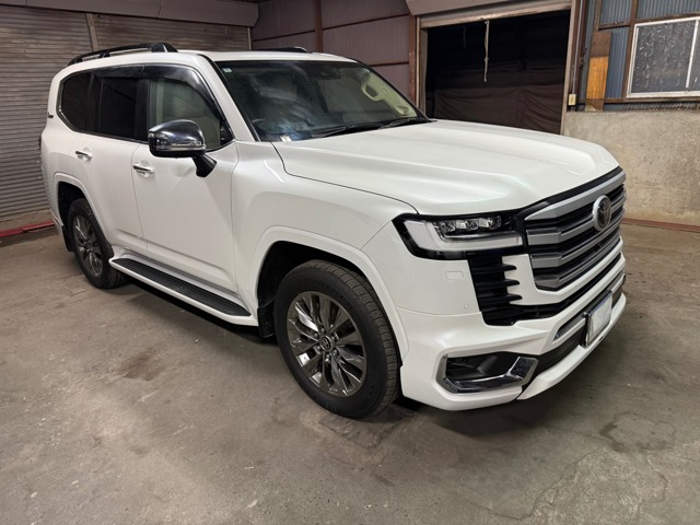Toyota Land Cruiser 300 2