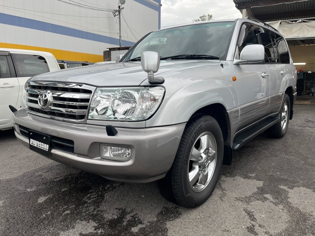 Toyota Land Cruiser 100 2