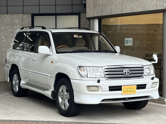 Toyota Land Cruiser 100 3