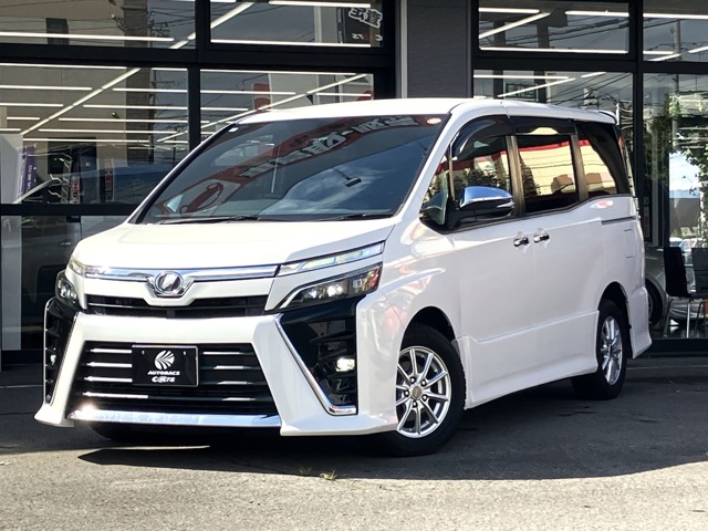 Toyota Voxy 2