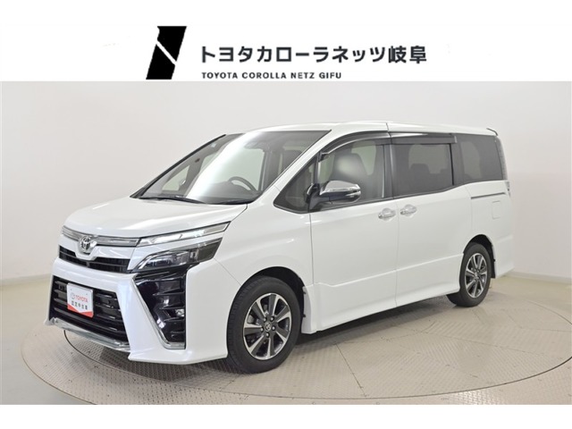 Toyota Voxy 1