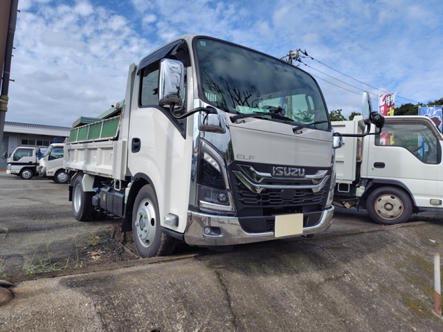 2025 Isuzu Elf