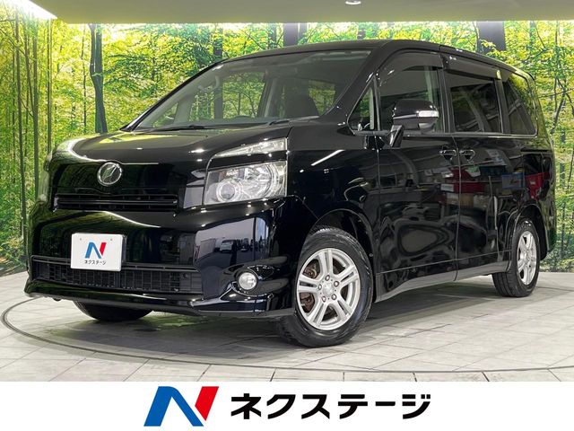 Toyota Voxy 1