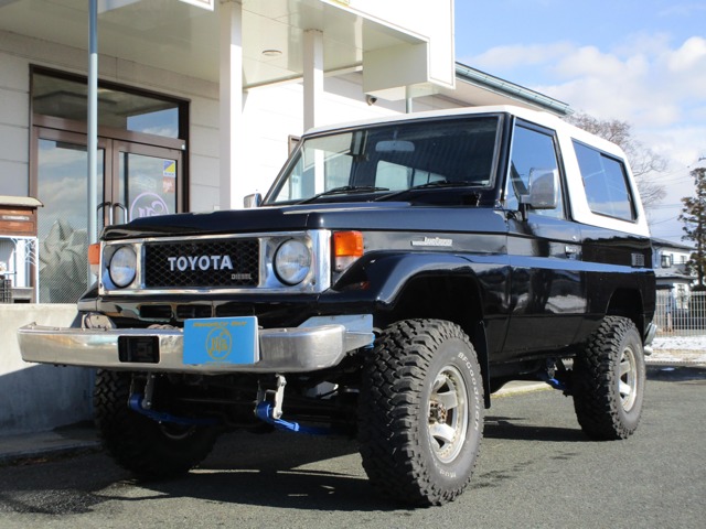 Toyota Land Cruiser 70 1