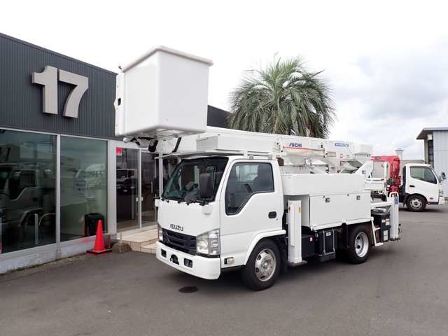 2015 Isuzu Elf