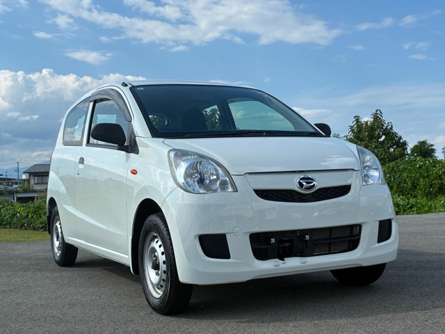 Daihatsu Mira 1