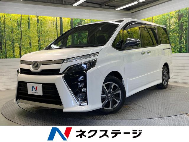 Toyota Voxy 1