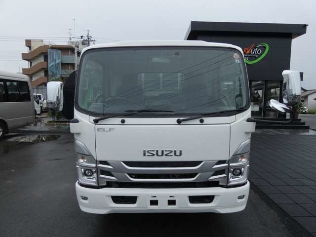 Isuzu Elf 1
