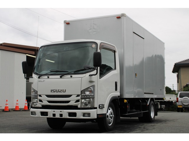 2016 Isuzu Elf