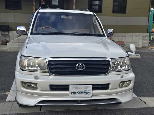 Toyota Land Cruiser 100 2