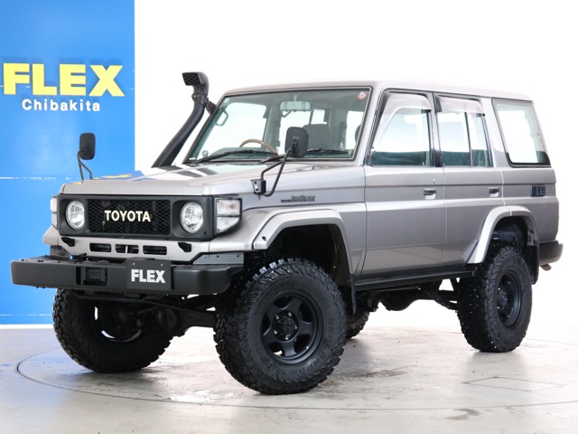 Toyota Land Cruiser 70 2