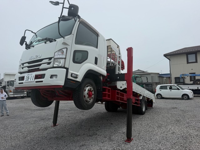 Isuzu Forward 1