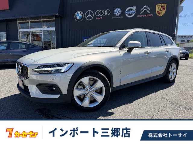 Volvo V60 Cross Country 1
