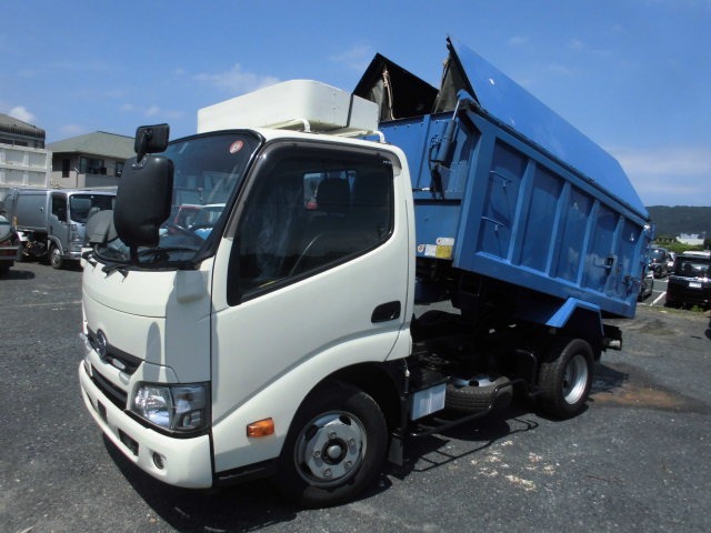 Hino Dutro 1