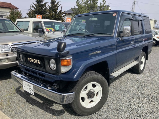 Toyota Land Cruiser 70 2