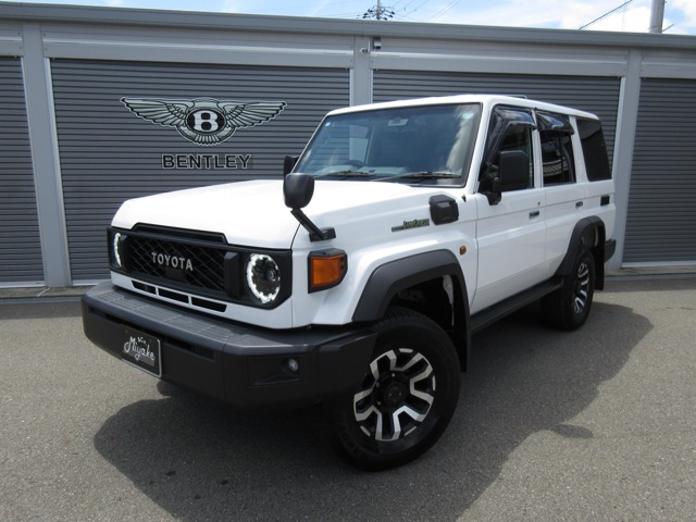 Toyota Land Cruiser 70 2
