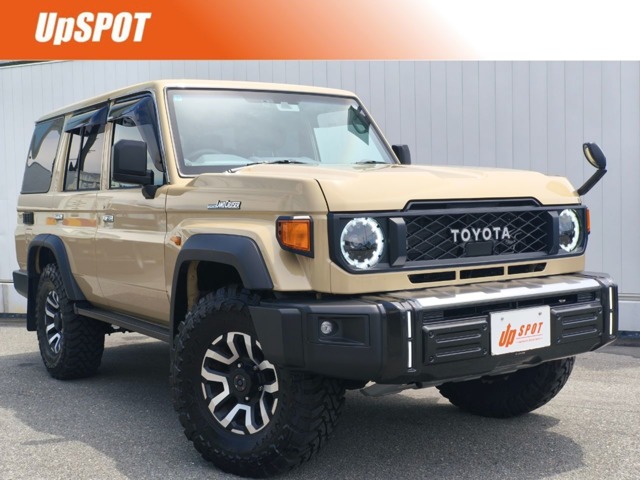 Toyota Land Cruiser 70 2