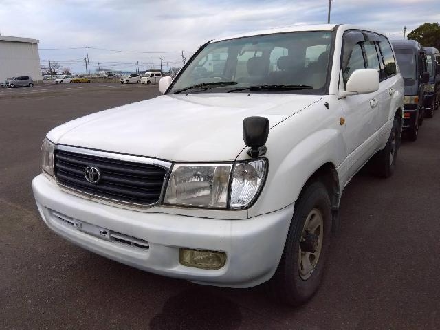 Toyota Land Cruiser 100 2
