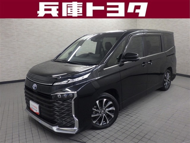 Toyota Voxy 1