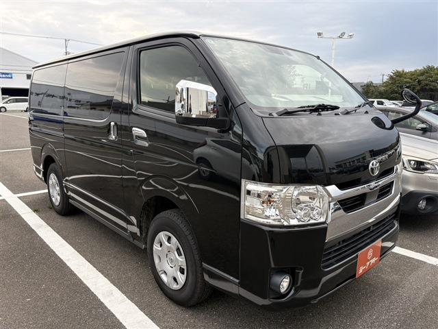 Toyota Hiace Van 1