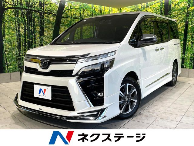 Toyota Voxy 1