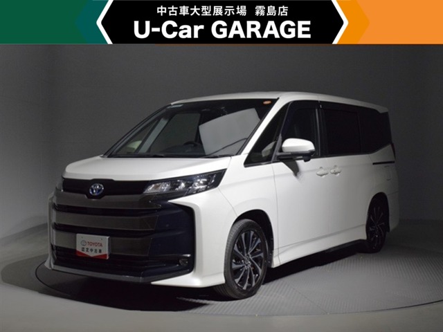 Toyota Noah 1