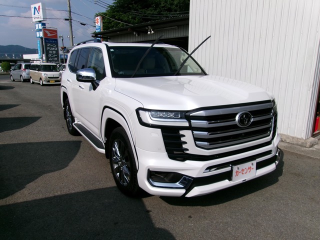 Toyota Land Cruiser 300 2