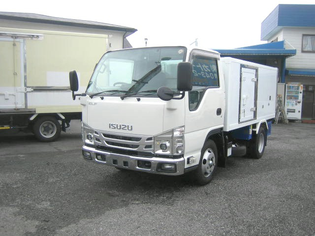 2022 Isuzu Elf