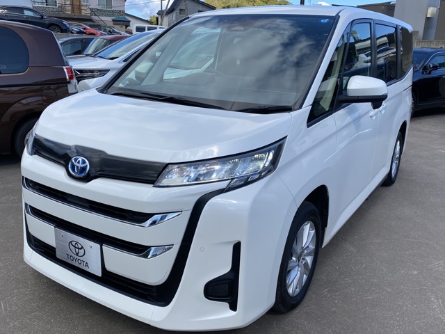 Toyota Noah 1