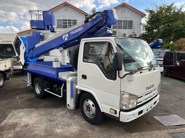 Isuzu Elf 1