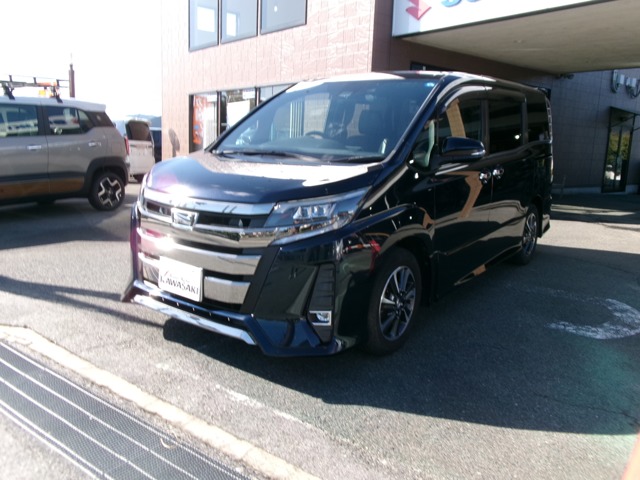 Toyota Noah 1