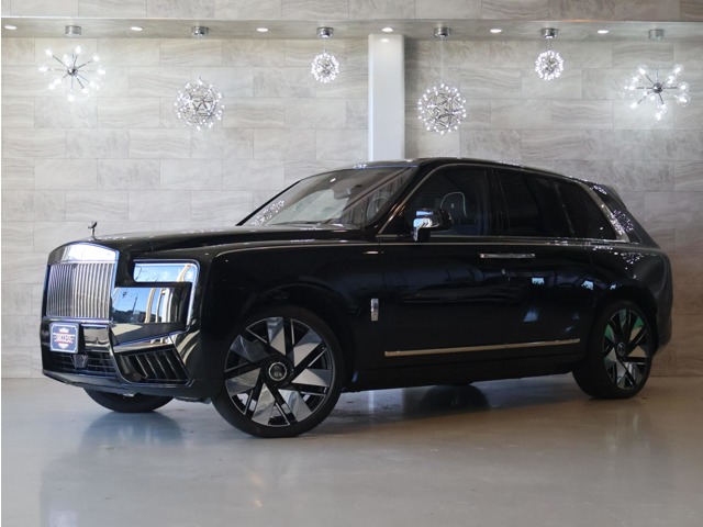Rolls-Royce Cullinan 6.75 4WD *Corporate One Owner* Double Coach Line (Arctic White) *23 Part Polished Wheels* Shooting Star Headliner *Colored Stitching* Rear Theater Configuration *RR Monogram Headrest Embroidery