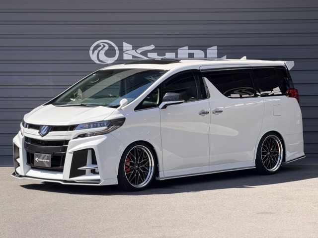 Toyota Alphard 1