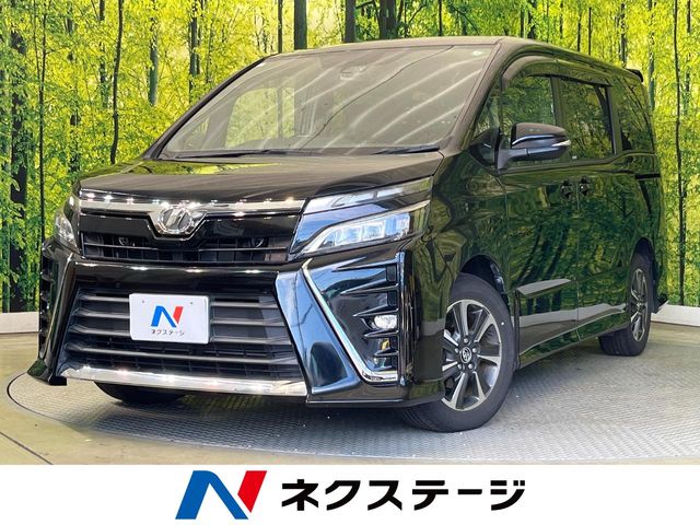 Toyota Voxy 1