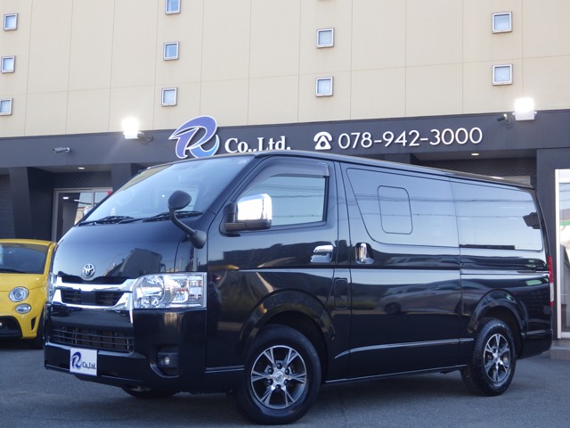 Toyota Hiace Van 1