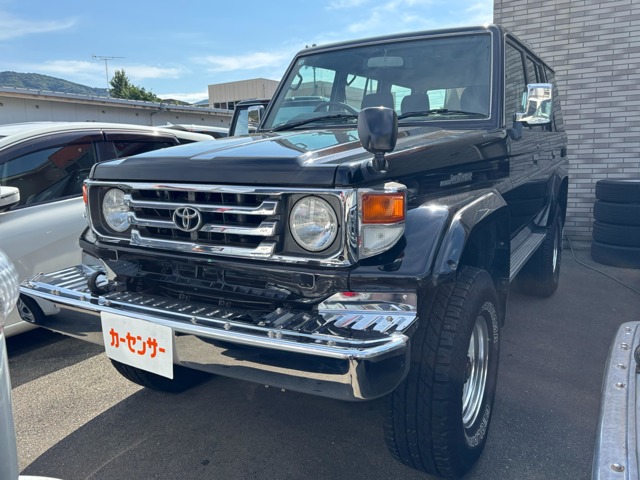 Toyota Land Cruiser 70 2