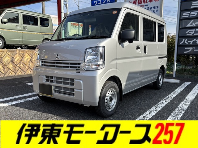 Mitsubishi Minicab Van 1