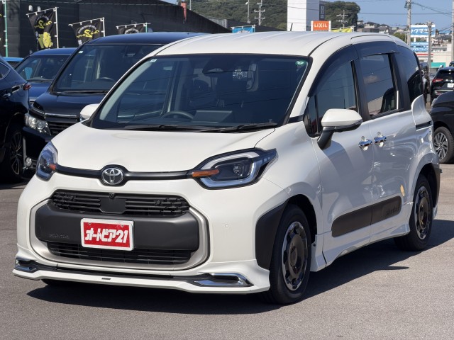 Toyota Sienta 1